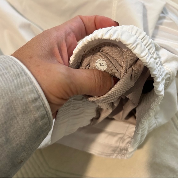 Lululemon Hotty Hot Low Rise Shorts 2.5 Inseam sz 14 - Picture 5 of 14